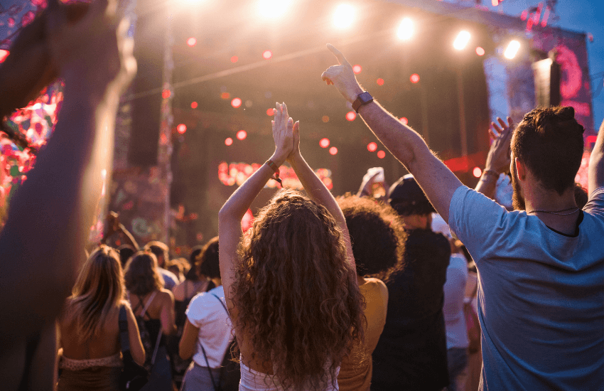 Musikens kraft i evenemang: hur en trubadur kan lyfta ditt nästa Stockholmsevenemang